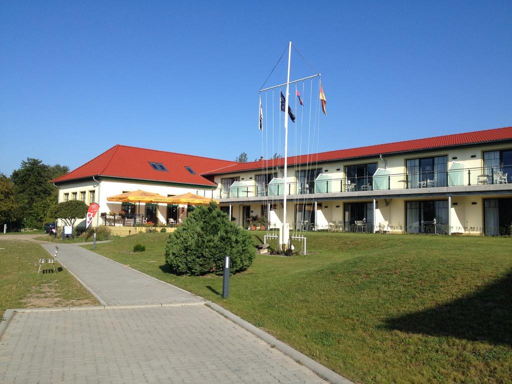 Aparthotel Am Heidensee Schwerin  Exterior foto